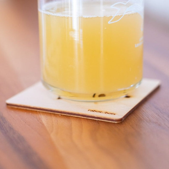 Sous-verres en bois avec motifs ajourés