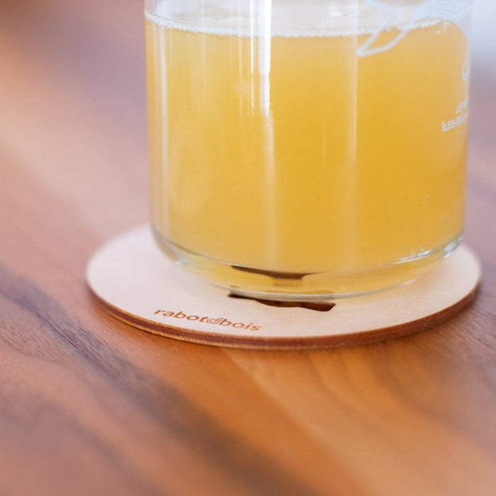 Sous-verres en bois avec motifs ajourés