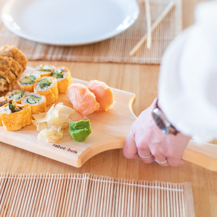Planche de service en bois avec manche